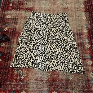 Cute animal print skirt with side zipper like new.